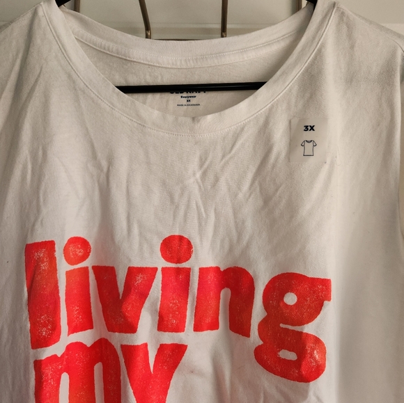 NWT Women's Graphic Tee - Picture 3 of 3